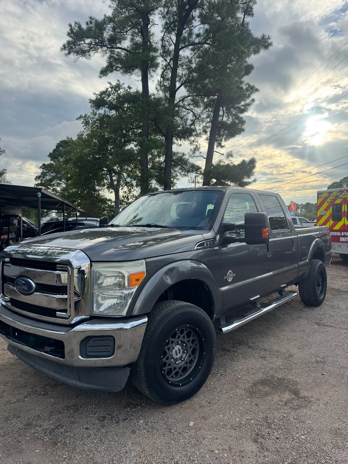 2013 Ford F-250 Lariat, photo 1 of 12