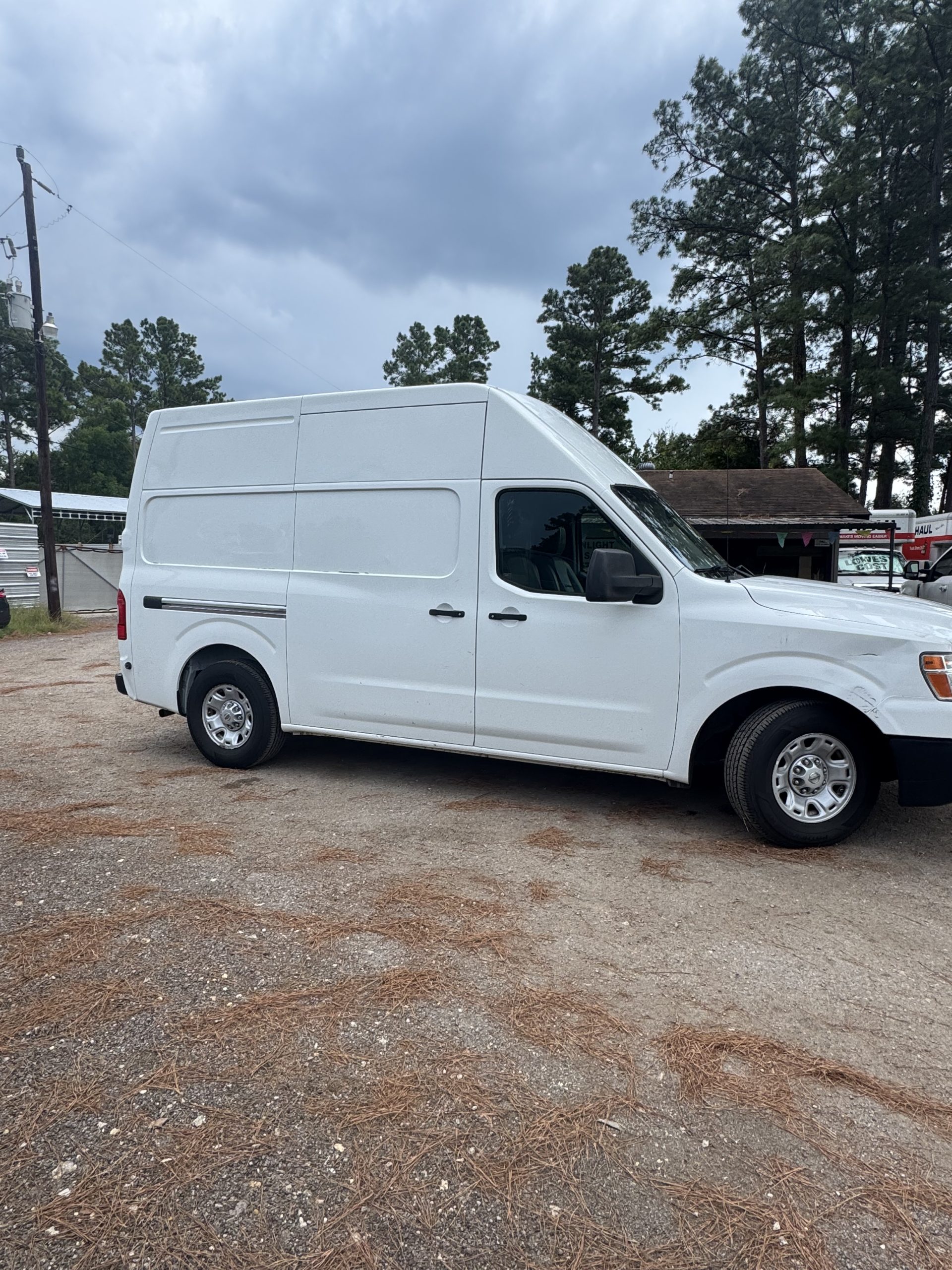 2013 NISSAN NV 2500 HD SV