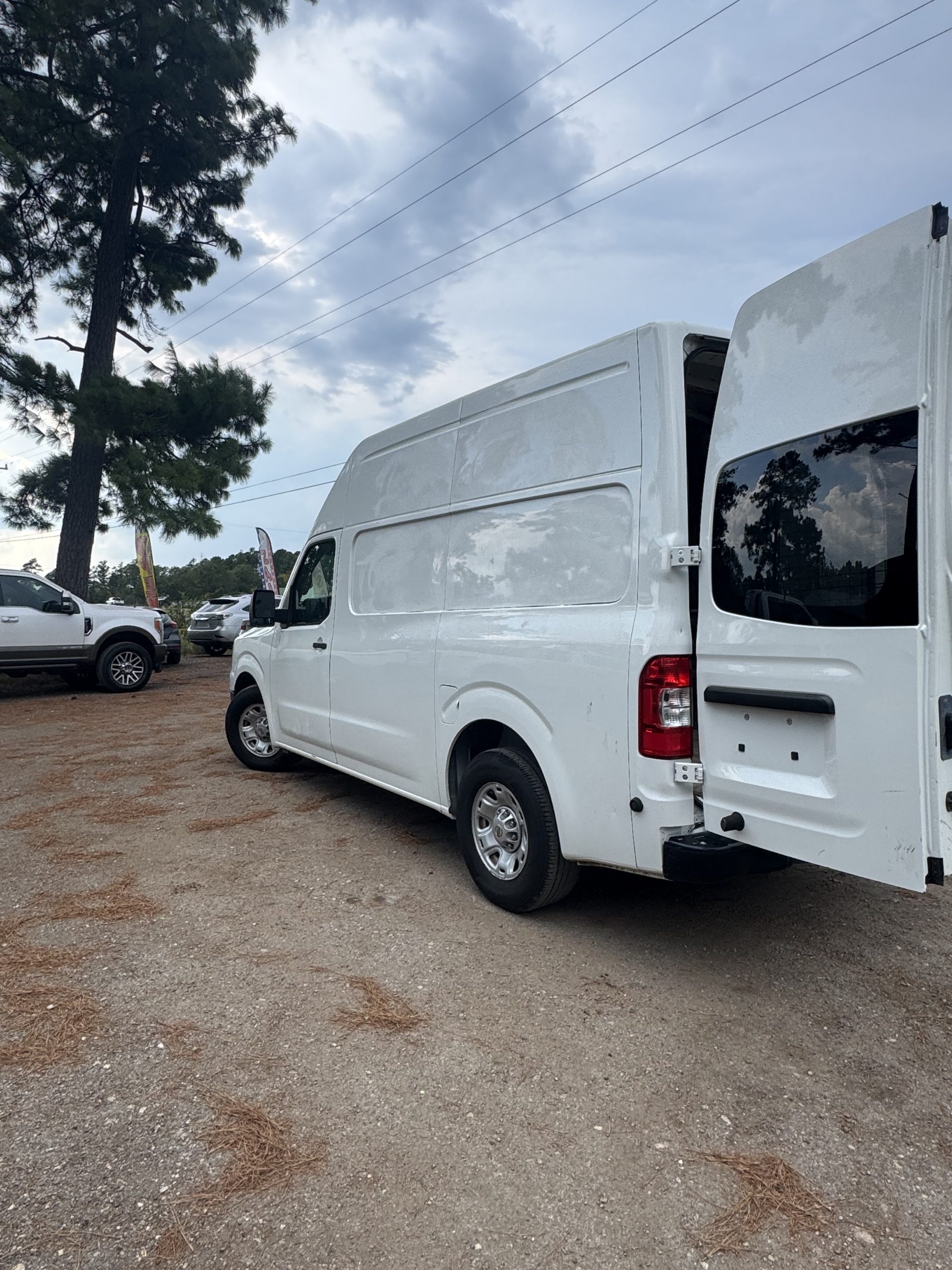 2013 NISSAN NV 2500 HD SV